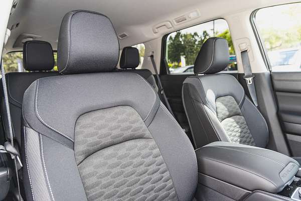 2025 Nissan Pathfinder ST-L R53