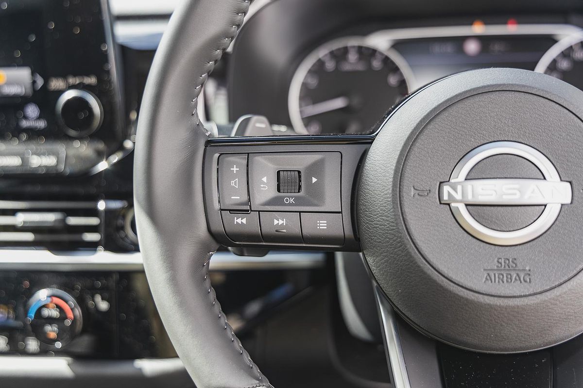 2025 Nissan Pathfinder ST-L R53