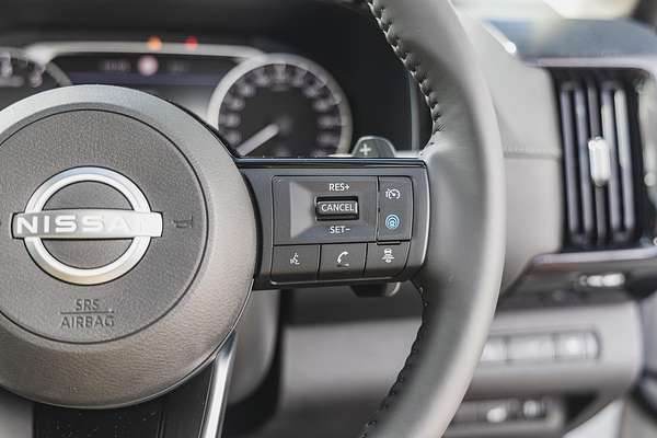 2025 Nissan Pathfinder ST-L R53