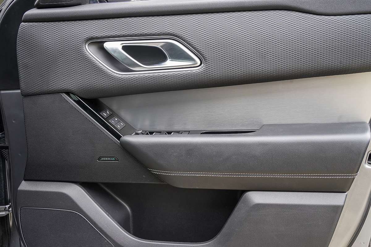 2019 Land Rover Range Rover Velar P250 R-Dynamic S L560