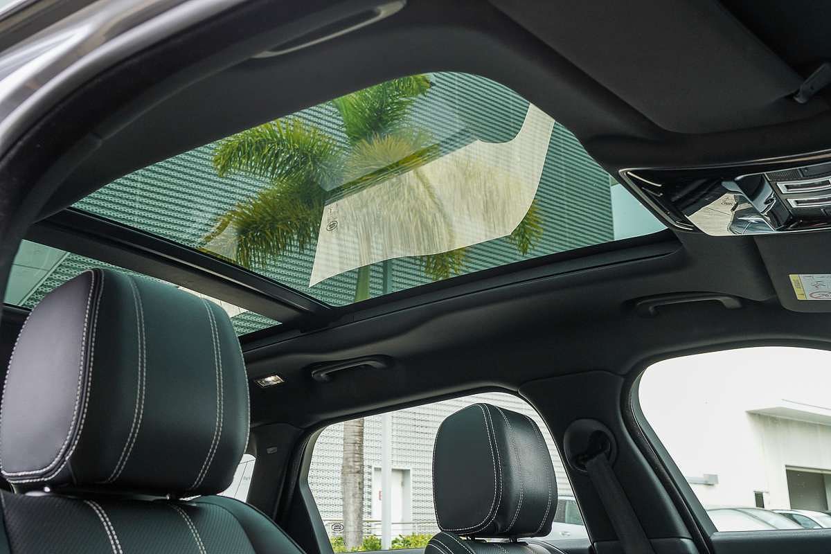 2019 Land Rover Range Rover Velar P250 R-Dynamic S L560