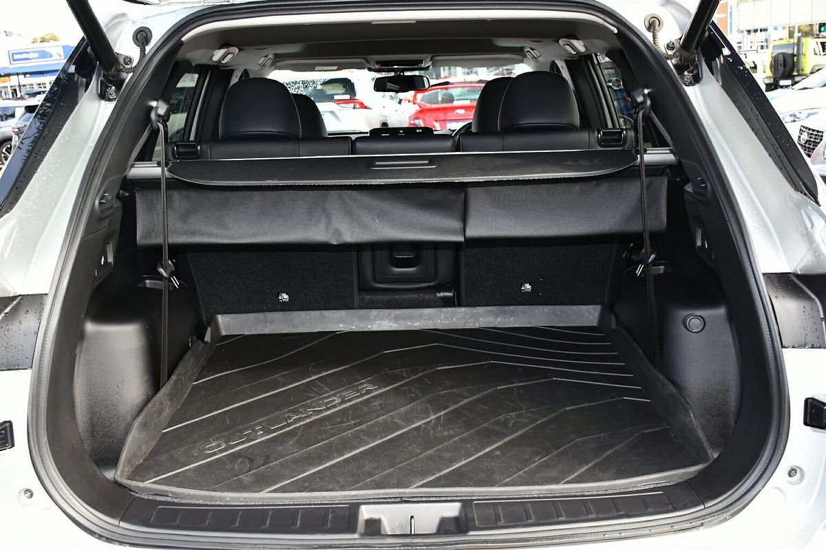 2024 Mitsubishi Outlander Exceed ZM