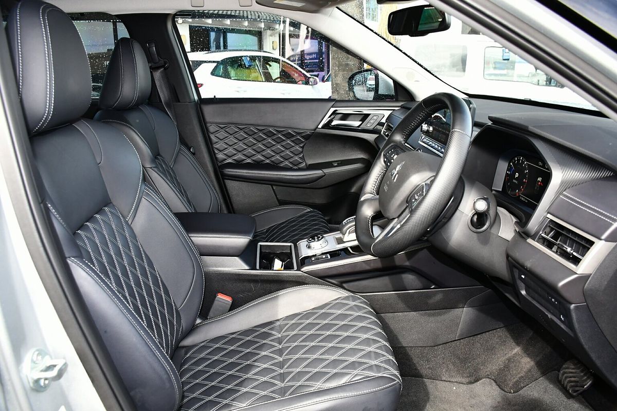2024 Mitsubishi Outlander Exceed ZM