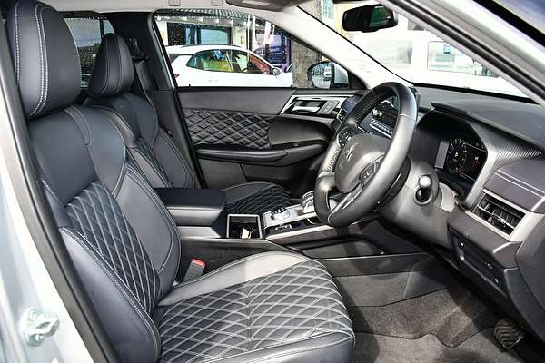 2024 Mitsubishi Outlander Exceed ZM