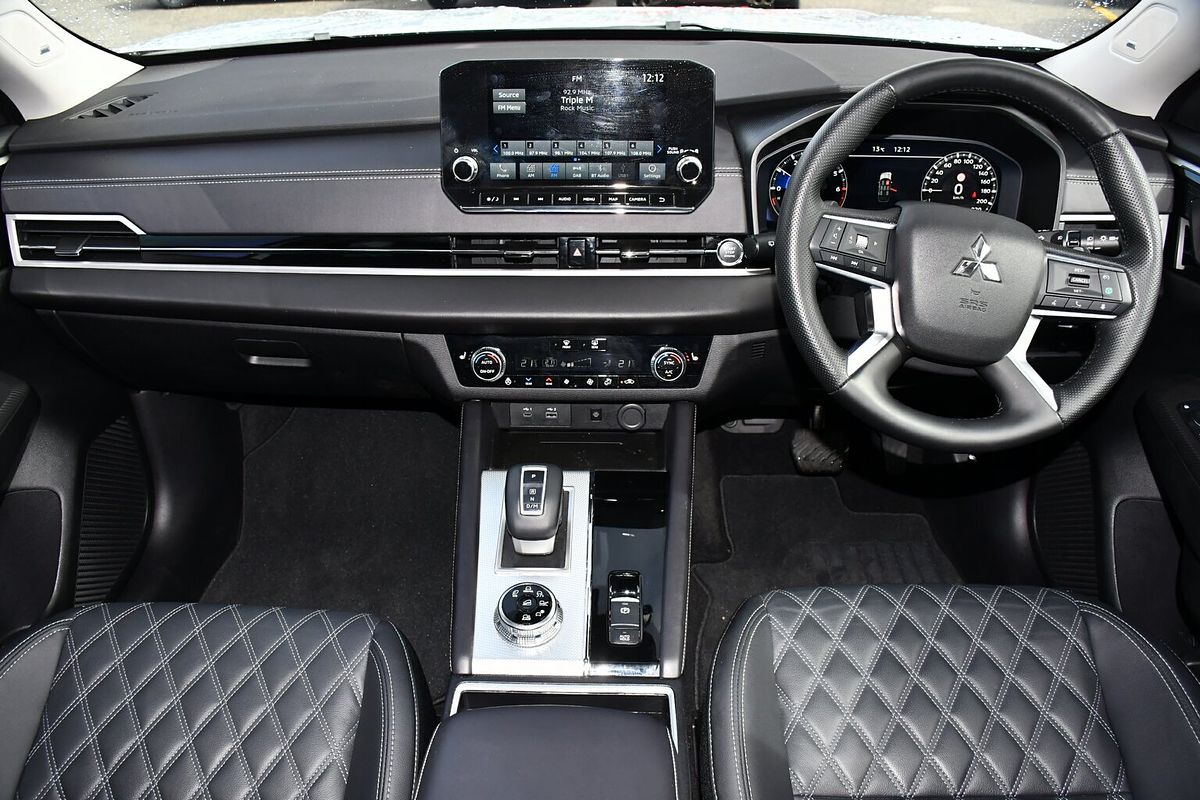2024 Mitsubishi Outlander Exceed ZM