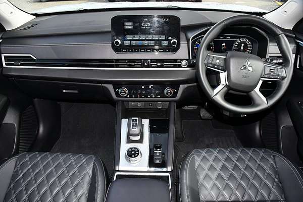 2024 Mitsubishi Outlander Exceed ZM