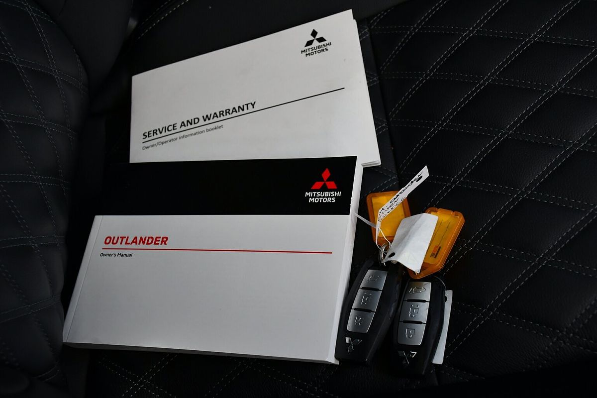 2024 Mitsubishi Outlander Exceed ZM