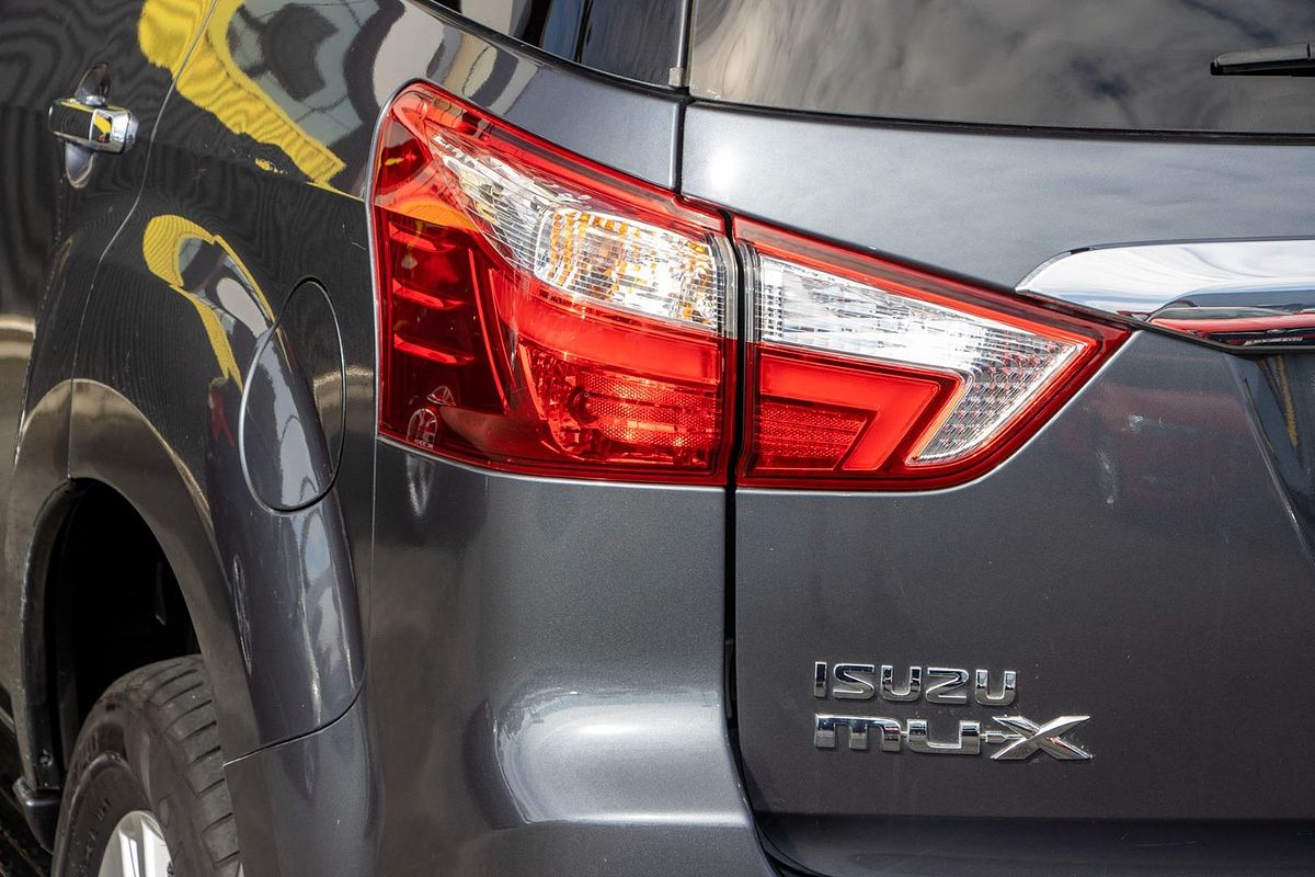 2018 Isuzu MU-X LS-T
