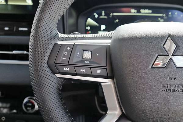 2025 Mitsubishi Outlander Exceed ZM