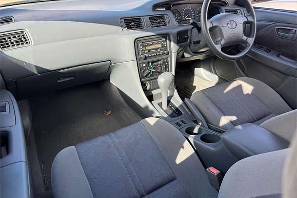 2002 Toyota Camry CSi SXV20R (II)