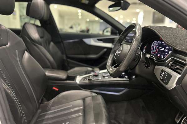 2019 Audi A4 45 TFSI S line B9