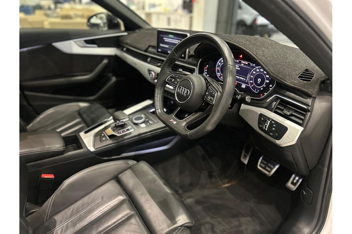 2019 Audi A4 45 TFSI S line B9