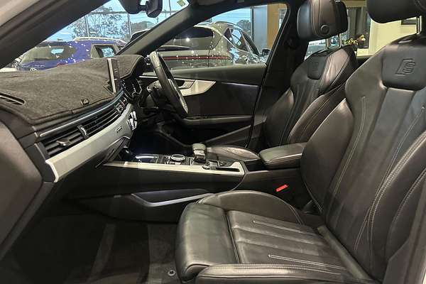 2019 Audi A4 45 TFSI S line B9