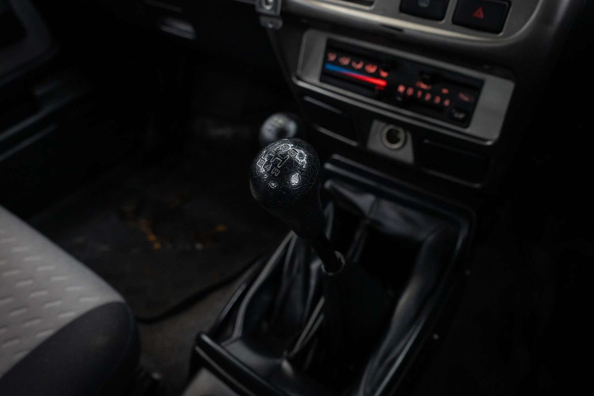 2013 Nissan Navara ST-R D22 4X4