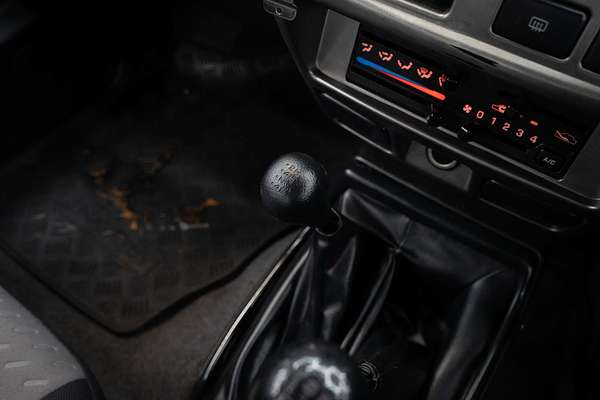 2013 Nissan Navara ST-R D22 4X4