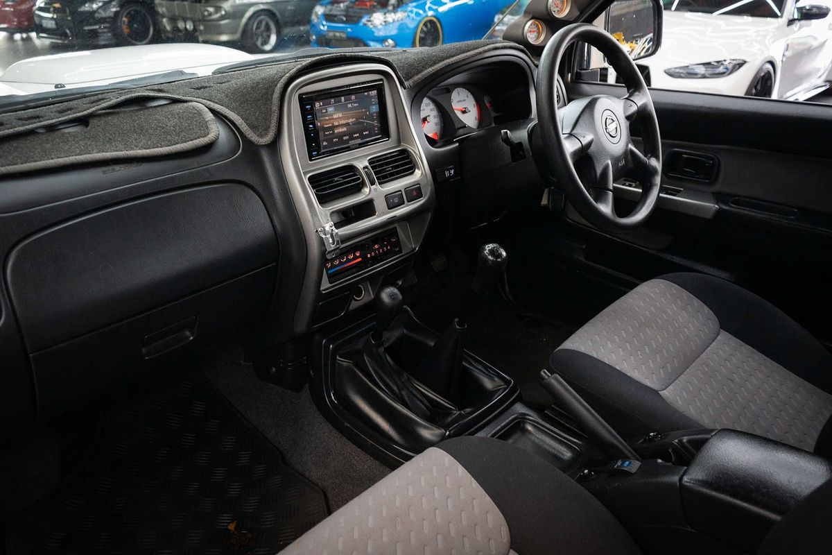 2013 Nissan Navara ST-R D22 4X4