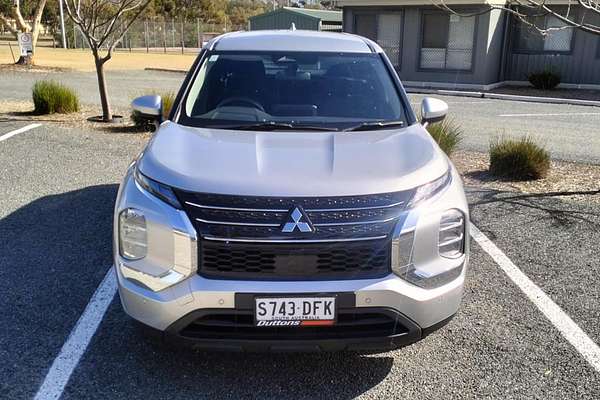 2022 Mitsubishi Outlander ES ZM