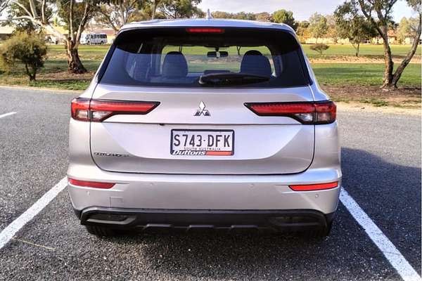 2022 Mitsubishi Outlander ES ZM