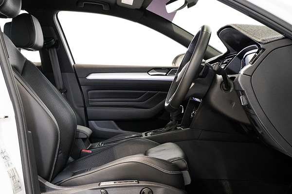 2022 Volkswagen Passat 206TSI R-Line B8