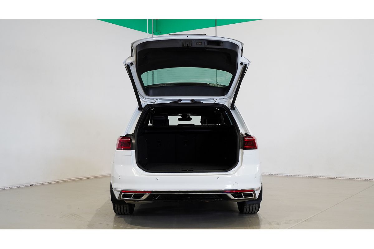 2022 Volkswagen Passat 206TSI R-Line B8