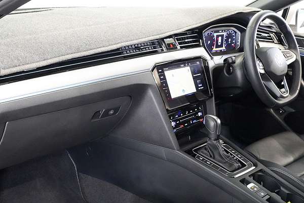 2022 Volkswagen Passat 206TSI R-Line B8