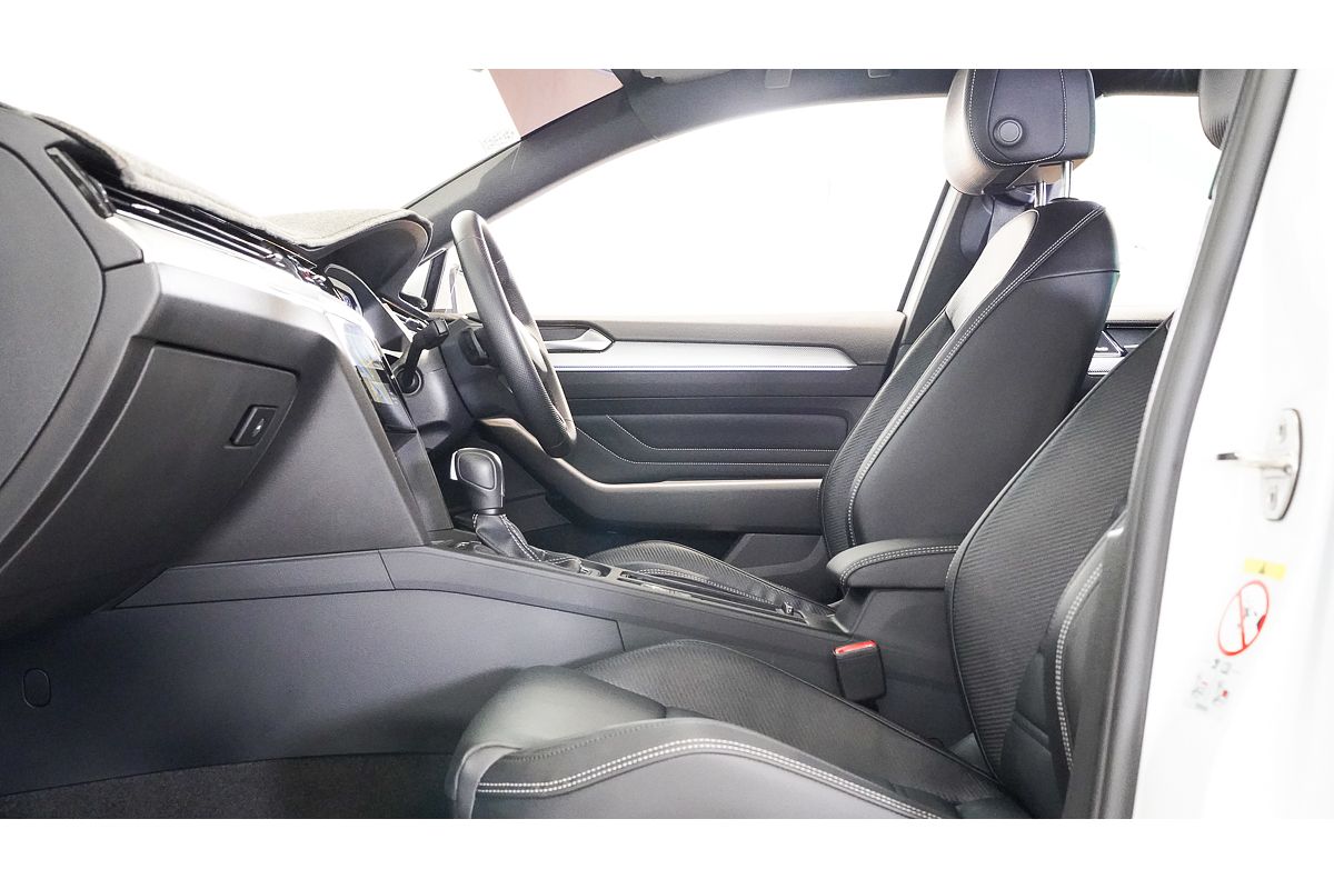 2022 Volkswagen Passat 206TSI R-Line B8