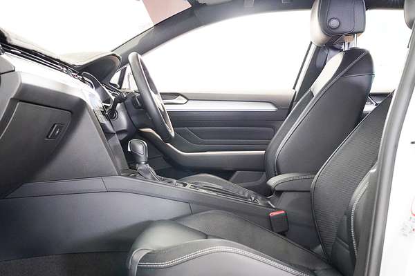 2022 Volkswagen Passat 206TSI R-Line B8