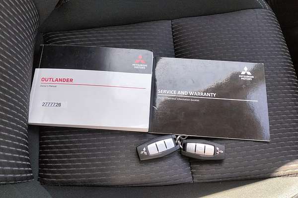 2022 Mitsubishi Outlander ES ZM