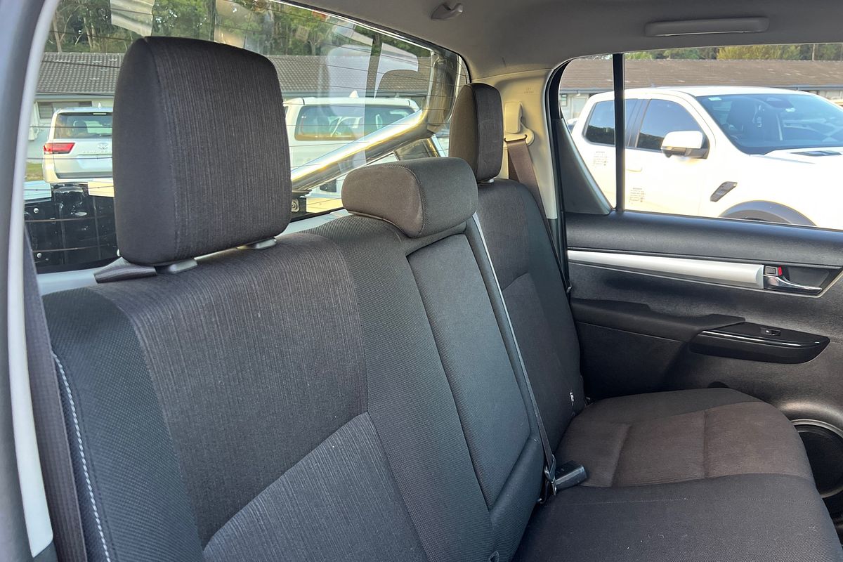 2018 Toyota Hilux SR5 (4x4) GUN126R MY17 4X4