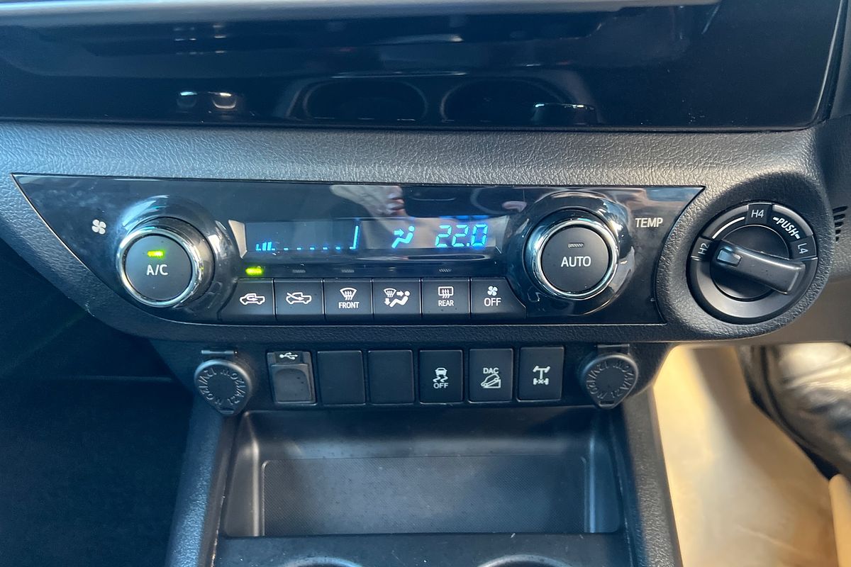 2018 Toyota Hilux SR5 (4x4) GUN126R MY17 4X4