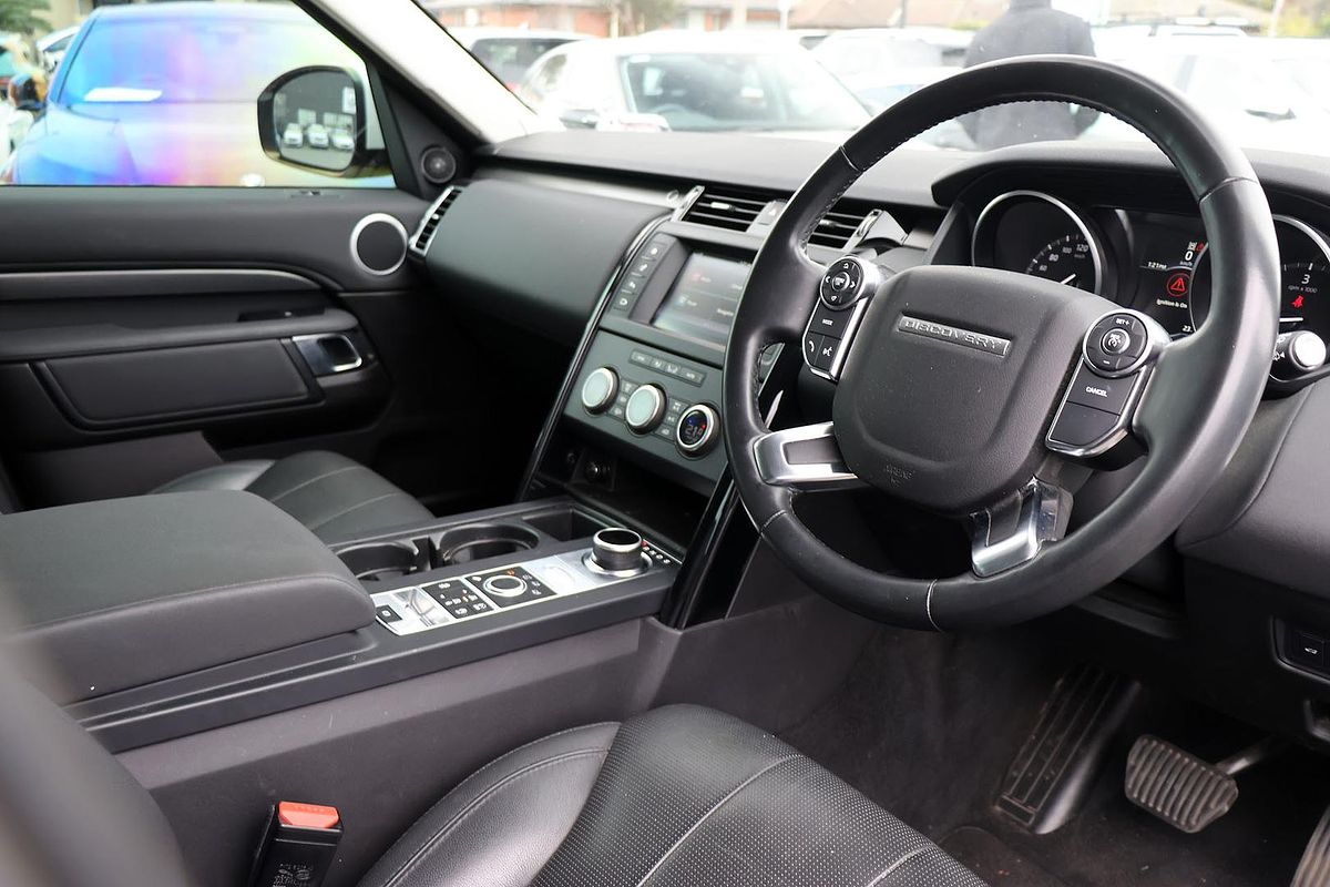 2017 Land Rover Discovery TD4 SE Series 5