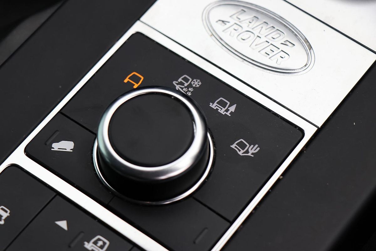 2017 Land Rover Discovery TD4 SE Series 5