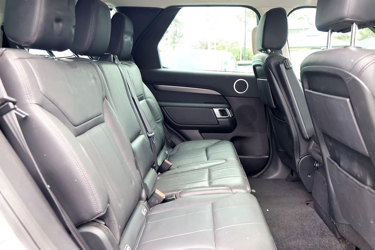 2017 Land Rover Discovery TD4 SE Series 5