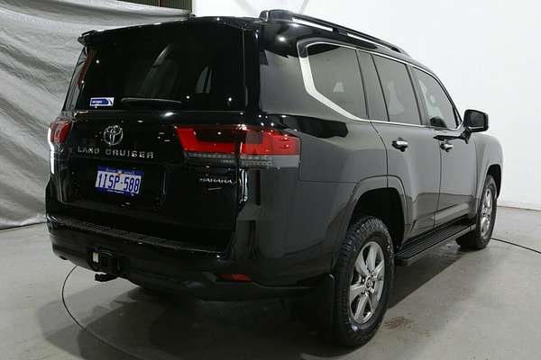 2022 Toyota Landcruiser Sahara FJA300R