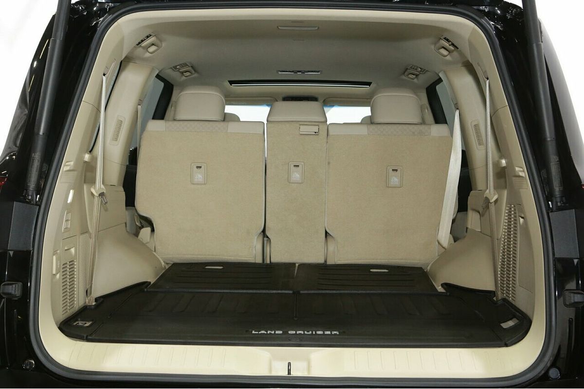 2022 Toyota Landcruiser Sahara FJA300R