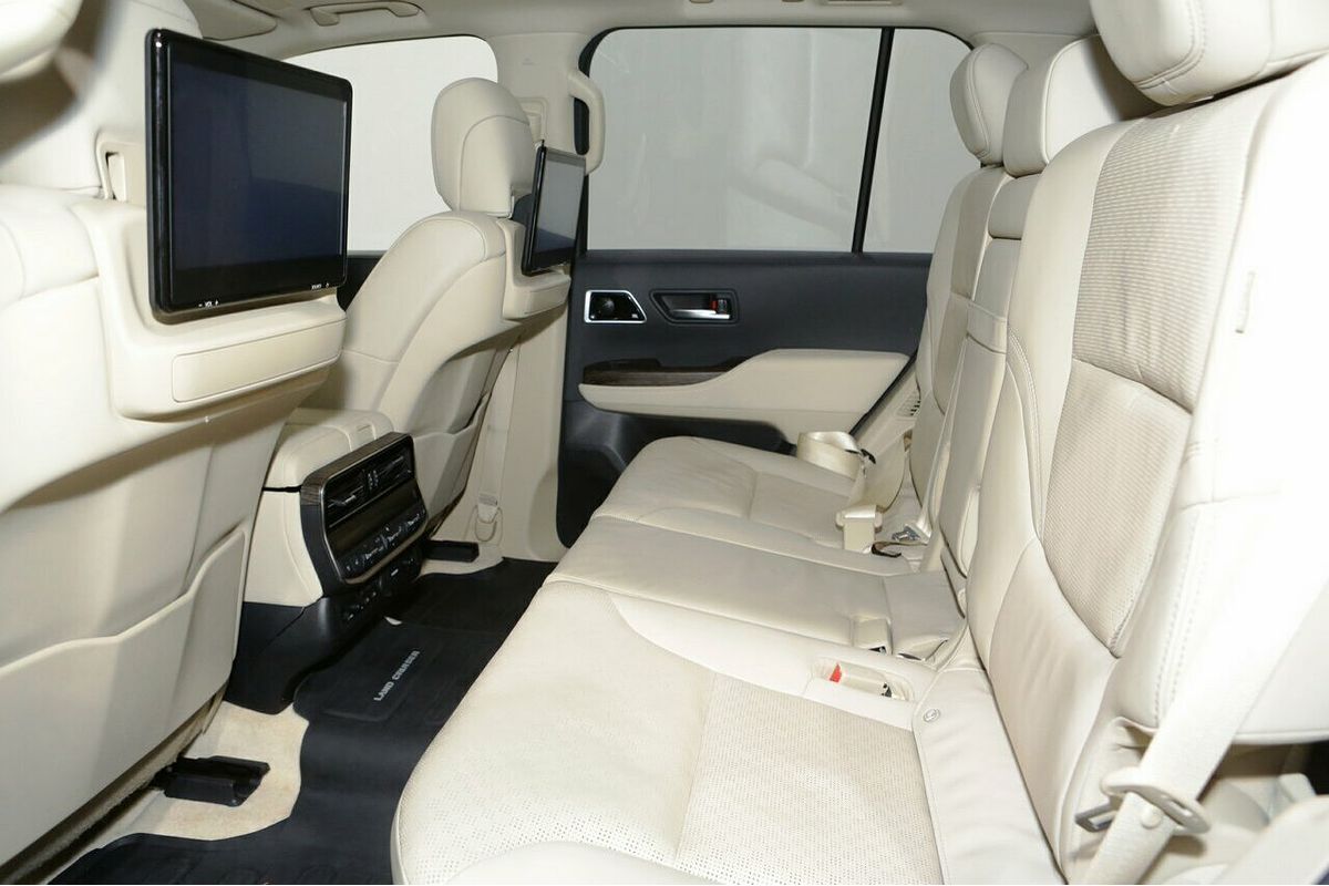 2022 Toyota Landcruiser Sahara FJA300R