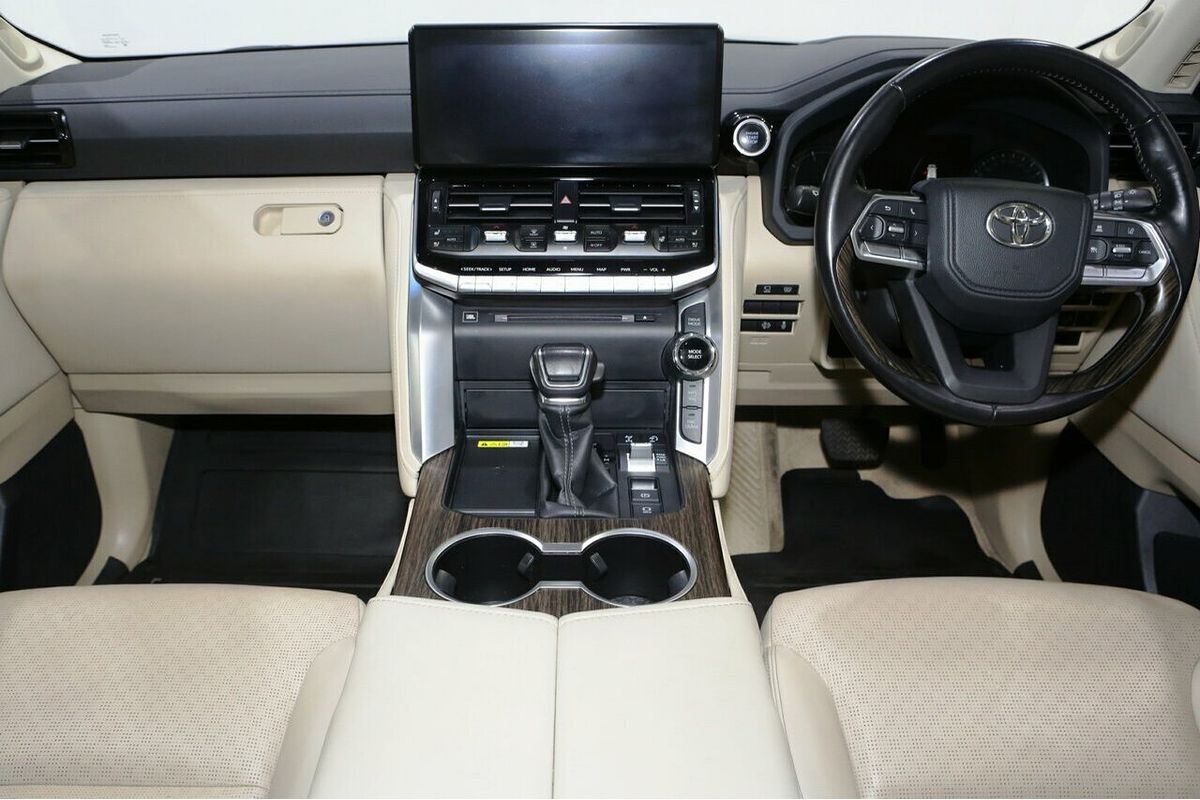 2022 Toyota Landcruiser Sahara FJA300R