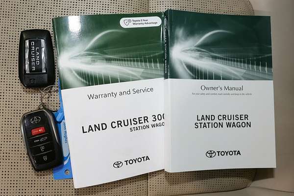 2022 Toyota Landcruiser Sahara FJA300R