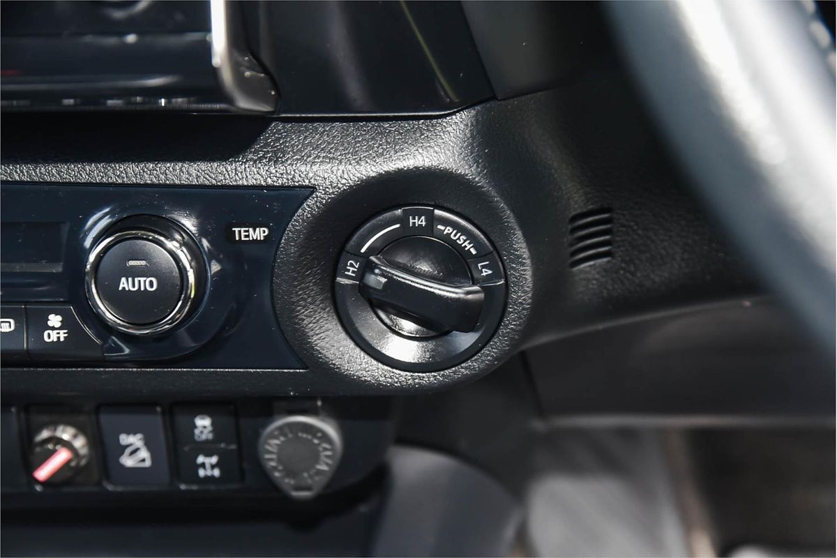 2020 Toyota Hilux SR5 GUN126R 4X4
