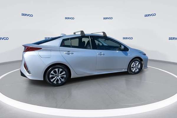 2020 Toyota Prius LE