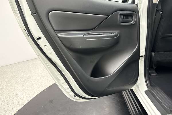 2022 Mitsubishi Triton GLX MR 4X4