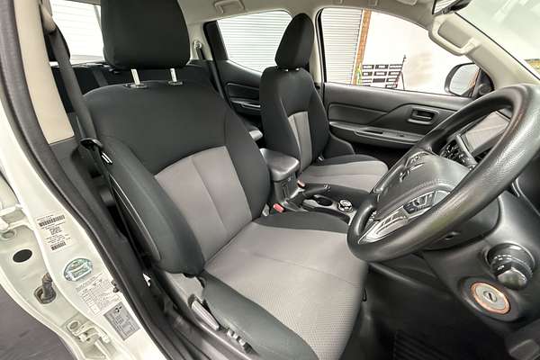2022 Mitsubishi Triton GLX MR 4X4