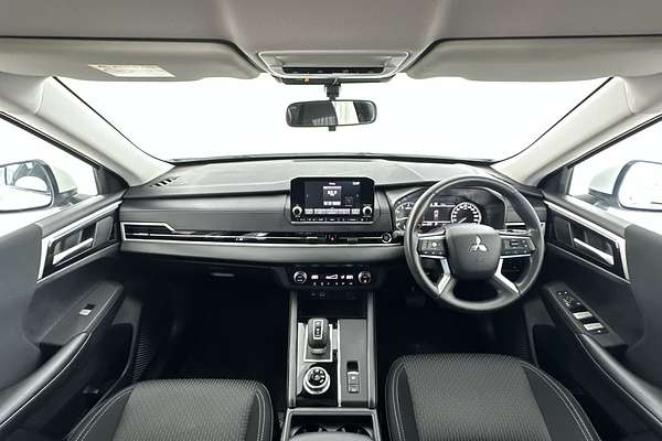 2024 Mitsubishi Outlander ES ZM