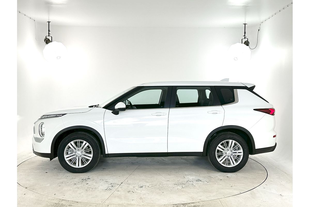 2024 Mitsubishi Outlander ES ZM