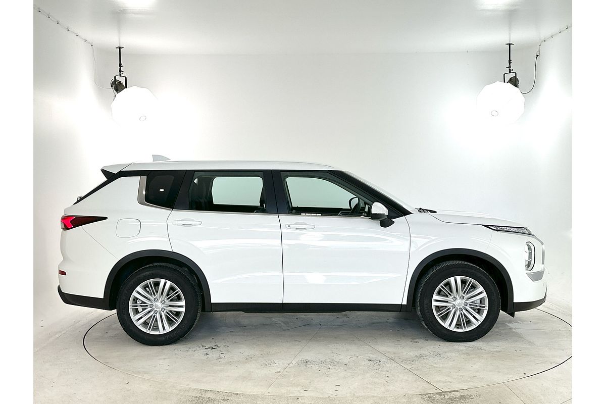 2024 Mitsubishi Outlander ES ZM