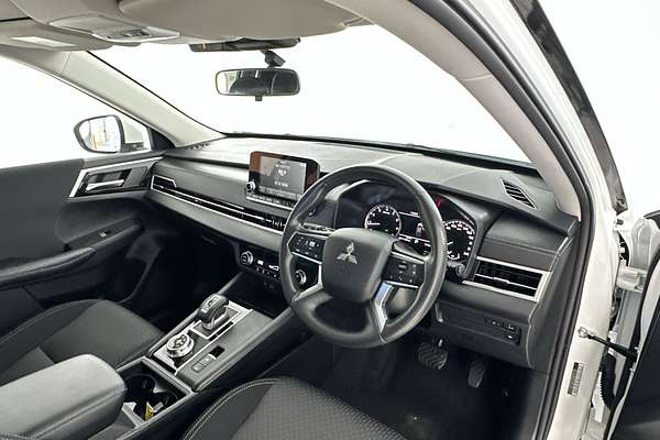 2024 Mitsubishi Outlander ES ZM