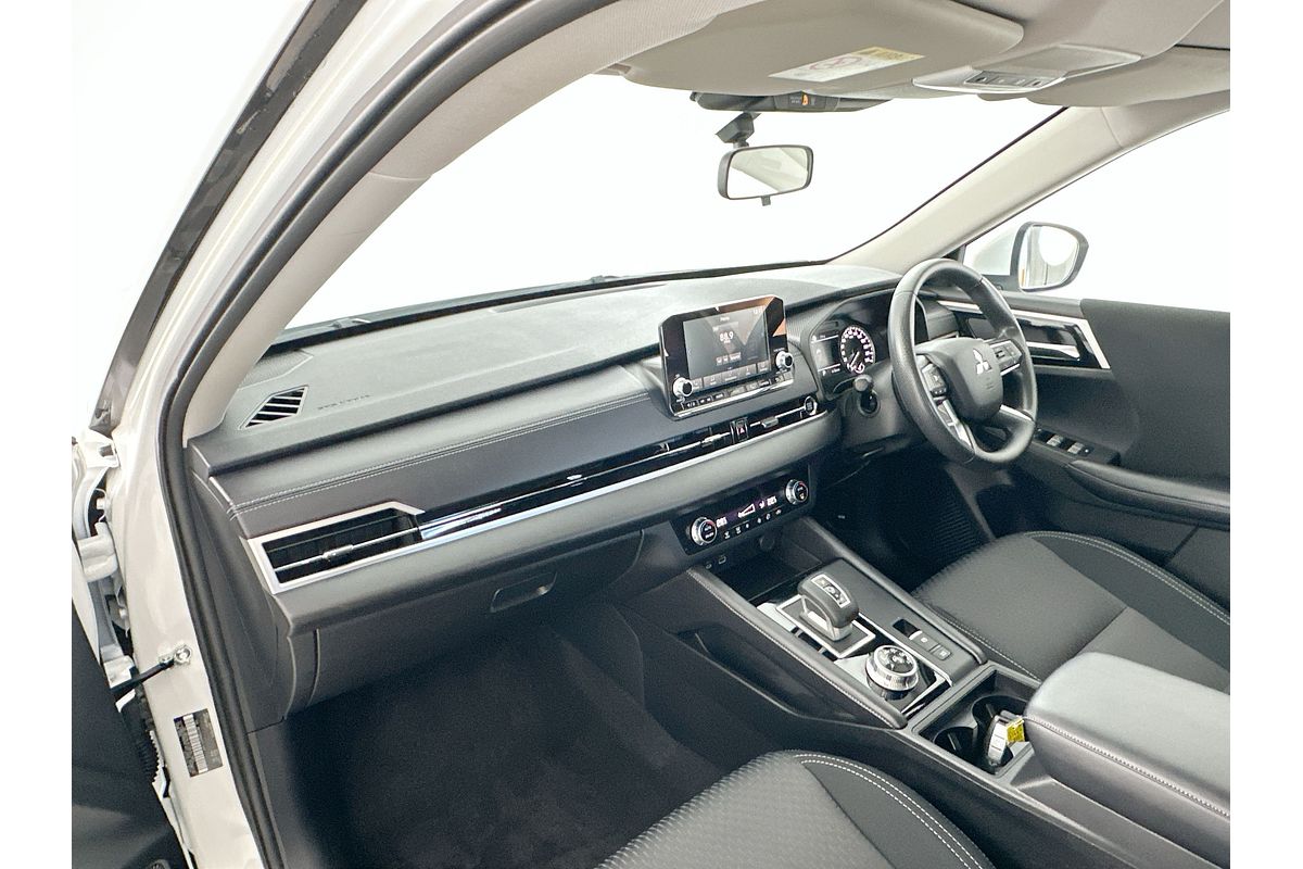 2024 Mitsubishi Outlander ES ZM