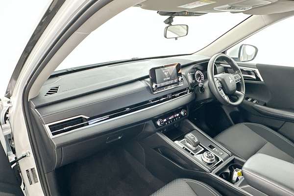 2024 Mitsubishi Outlander ES ZM