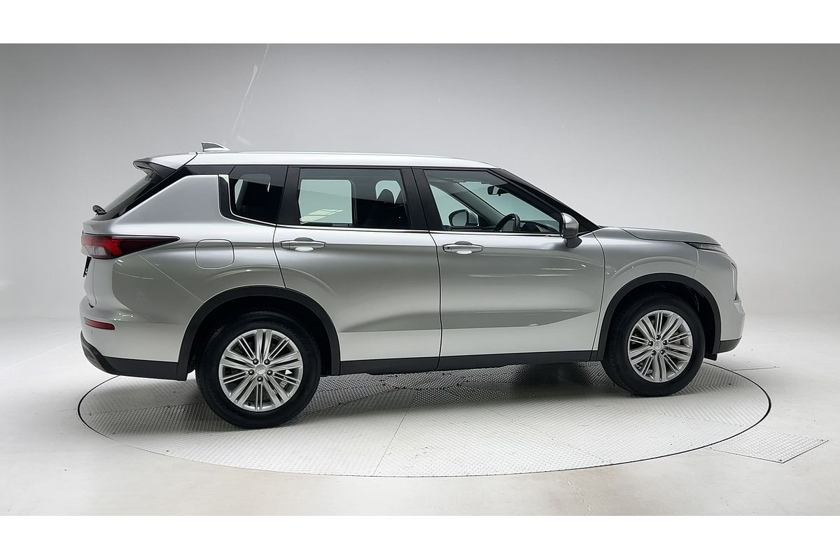 2022 Mitsubishi Outlander ES ZM