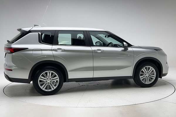 2022 Mitsubishi Outlander ES ZM